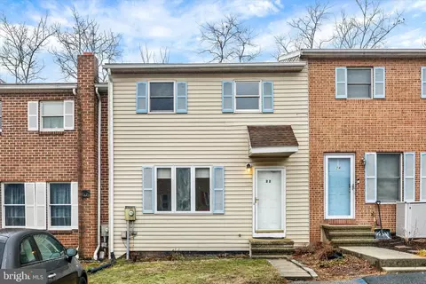 22 Persian Lilac Dr, Etters, PA 17319