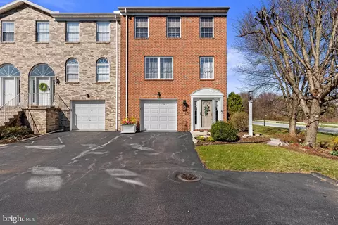 102 Lorenzo Ct #102, York, PA 17402