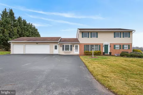 150 Yoe Dr, Red Lion, PA 17356