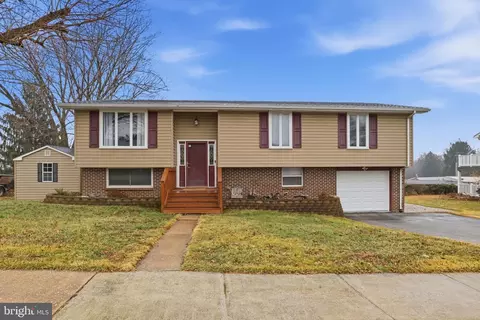 107 Maplewood Dr, Dover, PA 17315