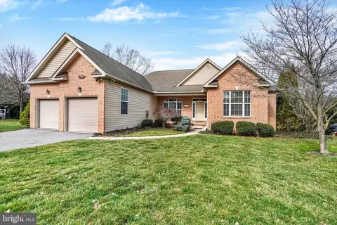 1216 Winding Oak Dr, York, PA 17403