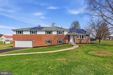 2893 Sunset Dr, Dallastown, PA 17313