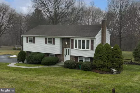 310 Dorwart Cir, Etters, PA 17319