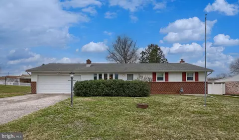 2765 Northvue Ln, York, PA 17408