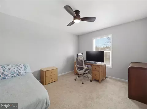 Bedroom - 1678 Beech Ln, Hanover, PA 17331 photo 5 of 6