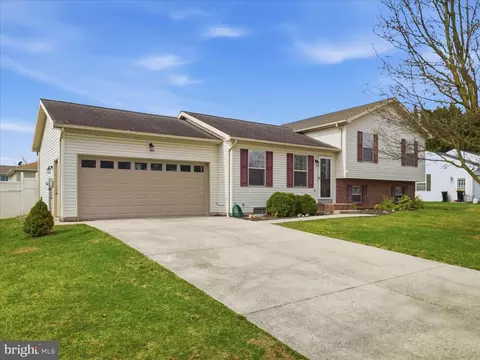 Exterior - 1678 Beech Ln, Hanover, PA 17331 photo 2 of 5