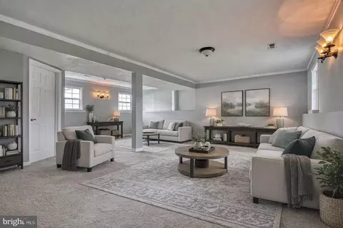 Living - 1678 Beech Ln, Hanover, PA 17331 photo 3 of 3