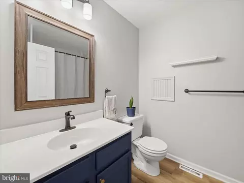 Bath - 1678 Beech Ln, Hanover, PA 17331 photo 2 of 3