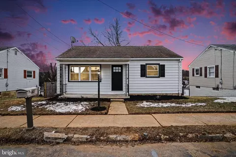 43 W High St, Windsor, PA 17366