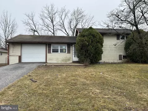 3140 Lark Dr, York, PA 17404