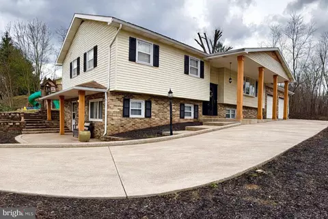 15 Highland Cir, Etters, PA 17319