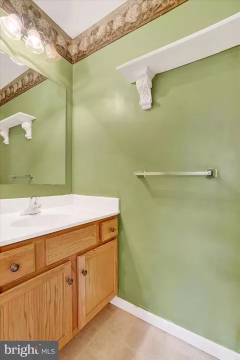 Bath - 590 Thomas Armor Dr, Windsor, PA 17366 photo 1 of 3