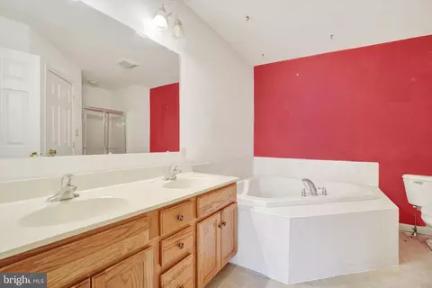 Bath - 590 Thomas Armor Dr, Windsor, PA 17366 photo 2 of 3