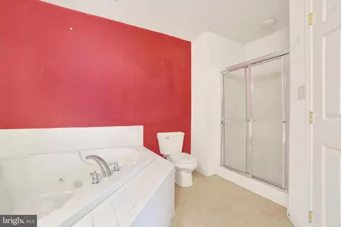 Bath - 590 Thomas Armor Dr, Windsor, PA 17366 photo 3 of 3