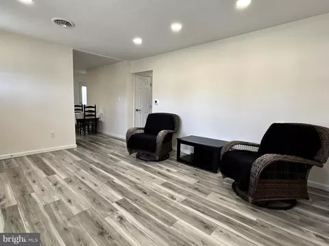 Living - 869 E Walnut St, Hanover, PA 17331 photo 2 of 2