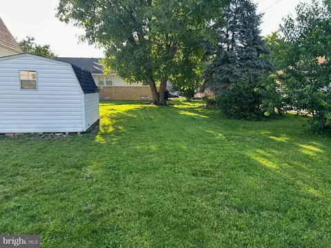 Exterior - 869 E Walnut St, Hanover, PA 17331 photo 2 of 2