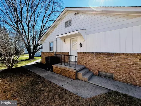 Exterior - 869 E Walnut St, Hanover, PA 17331 photo 1 of 2