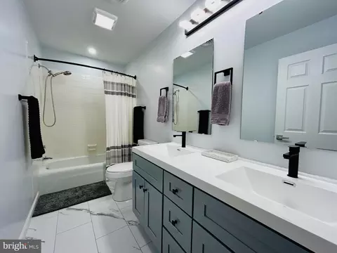 Bath - 869 E Walnut St, Hanover, PA 17331 photo 1 of 1