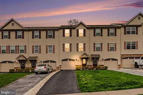 354 Weatherstone Dr #48, New Cumberland, PA 17070