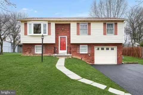 44 Colonial Dr, Hanover, PA 17331