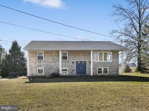 2401 Belair Dr, Dover, PA 17315