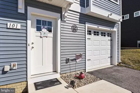 101 Overlook Dr, Hanover, PA 17331