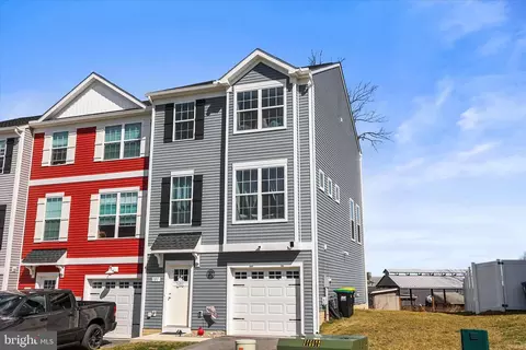 101 Overlook Dr, Hanover, PA 17331