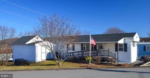 324 Blue Jay Dr, Red Lion, PA 17356