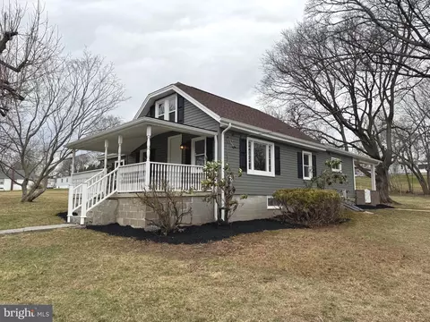 1325 Conewago Ave, Manchester, PA 17345