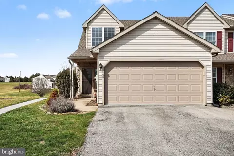 100 Stonecrop Ln #M100, Manchester, PA 17345