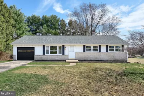 880 Springvale Rd, Red Lion, PA 17356