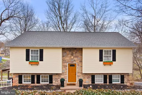 35 Hemlock Ln, Etters, PA 17319