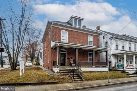 819 81912 York St, Hanover, PA 17331