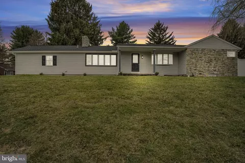 7 Crescent Dr, New Cumberland, PA 17070
