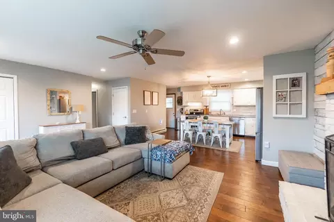Entry Way - 717 E Walnut St, Hanover, PA 17331 photo 2 of 4