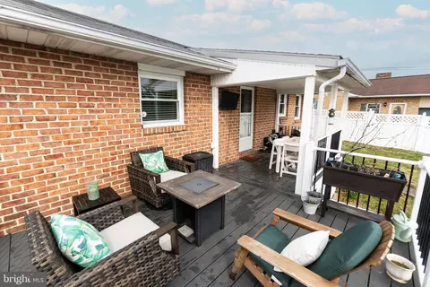 Exterior - 717 E Walnut St, Hanover, PA 17331 photo 2 of 2