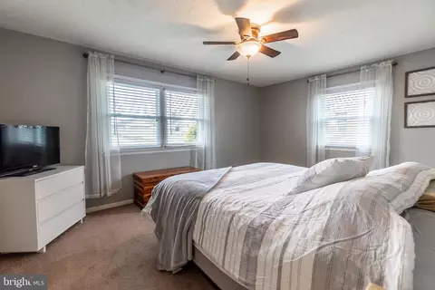 Bedroom - 717 E Walnut St, Hanover, PA 17331 photo 2 of 2