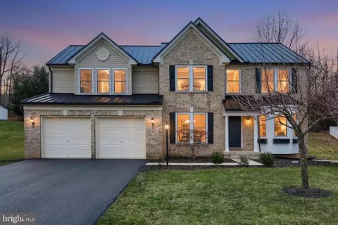 735 Clydesdale Dr, York, PA 17402
