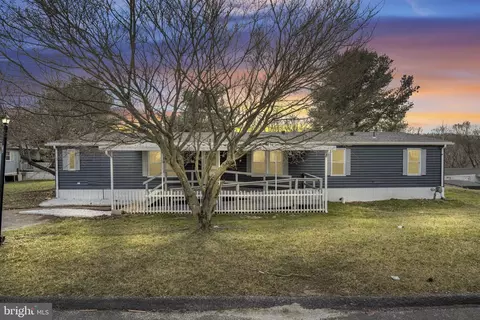 79 Alana, York, PA 17402