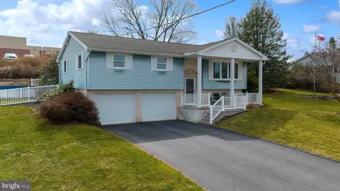 417 Frederick Dr, Dallastown, PA 17313