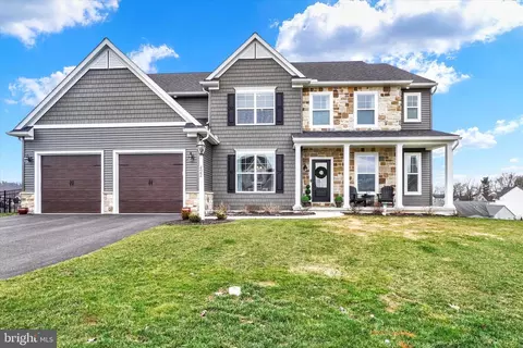 422 Springhouse Ln, York, PA 17406
