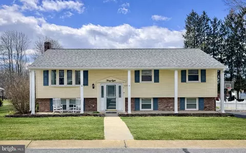 38 Covington Dr, Shrewsbury, PA 17361
