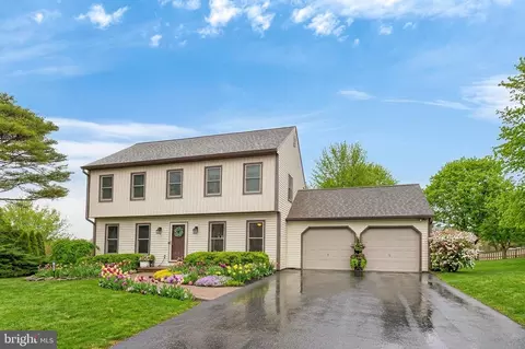 2871 Travis Ct, York, PA 17403