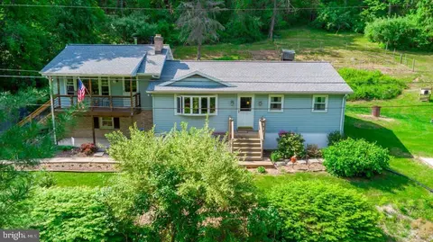 1305 Bremer Rd, Dover, PA 17315