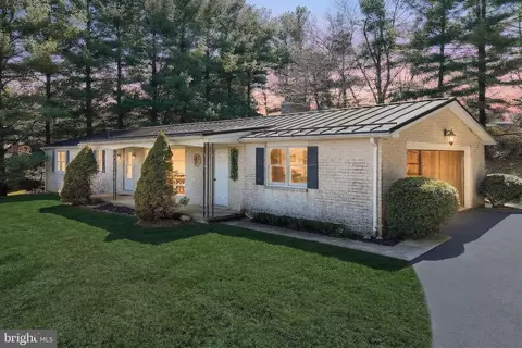 2501 Sunset Cir, Glenville, PA 17329