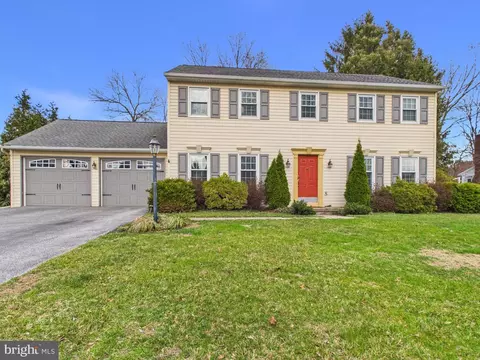 359 Kirkham Dr, York, PA 17402