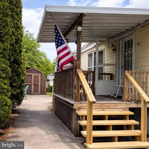 700 Salem Rd #TRLR 41, Etters, PA 17319