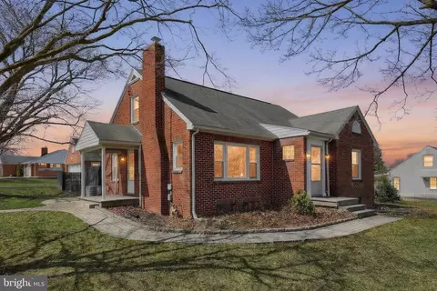 1826 Powder Mill Rd, York, PA 17402