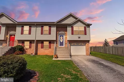 1915 Wyatt Cir, Dover, PA 17315