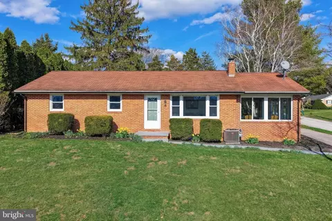 2347 Mardale Dr, York, PA 17403